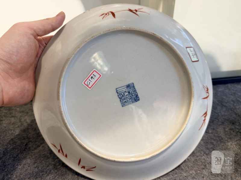 清中期  蓝地粉彩皮球花纹盘 - 图6